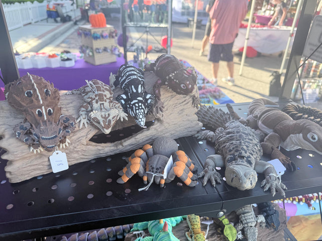 3D Printed Reptile Display Log – Real Wood Filament Natural Display Stand (Dark Brown)